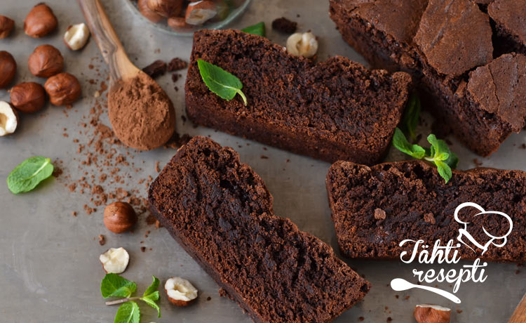 Canderel_ilman sokeria Homemade chocolate brownies with nuts on a metal, grunge background